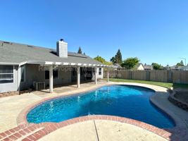 featured image of 6509 N Vista Ave