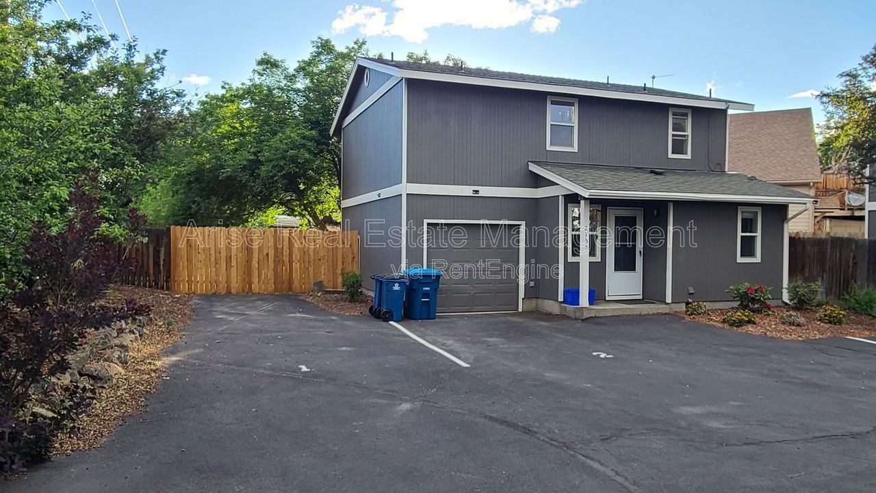 2141 Sw Quartz Ave - Photo 2 of 27