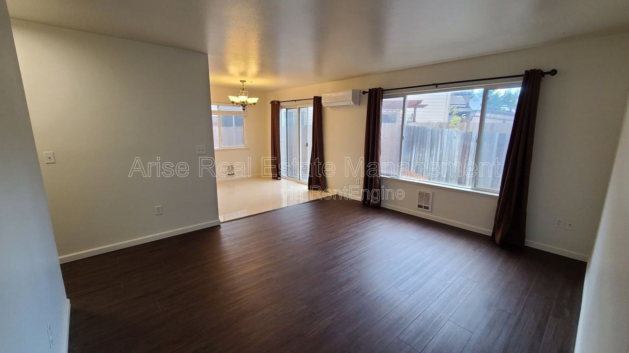 2141 Sw Quartz Ave - Photo 4 of 27