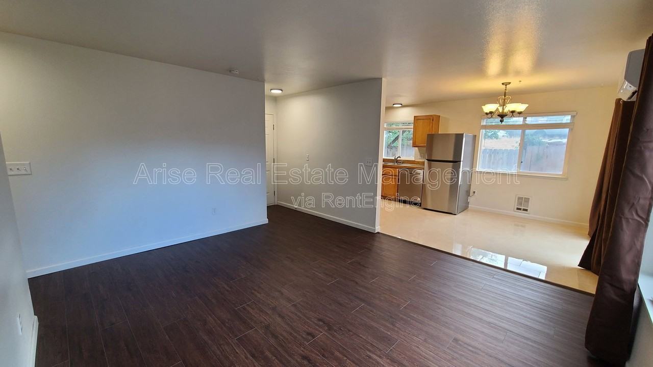 2141 Sw Quartz Ave - Photo 5 of 27