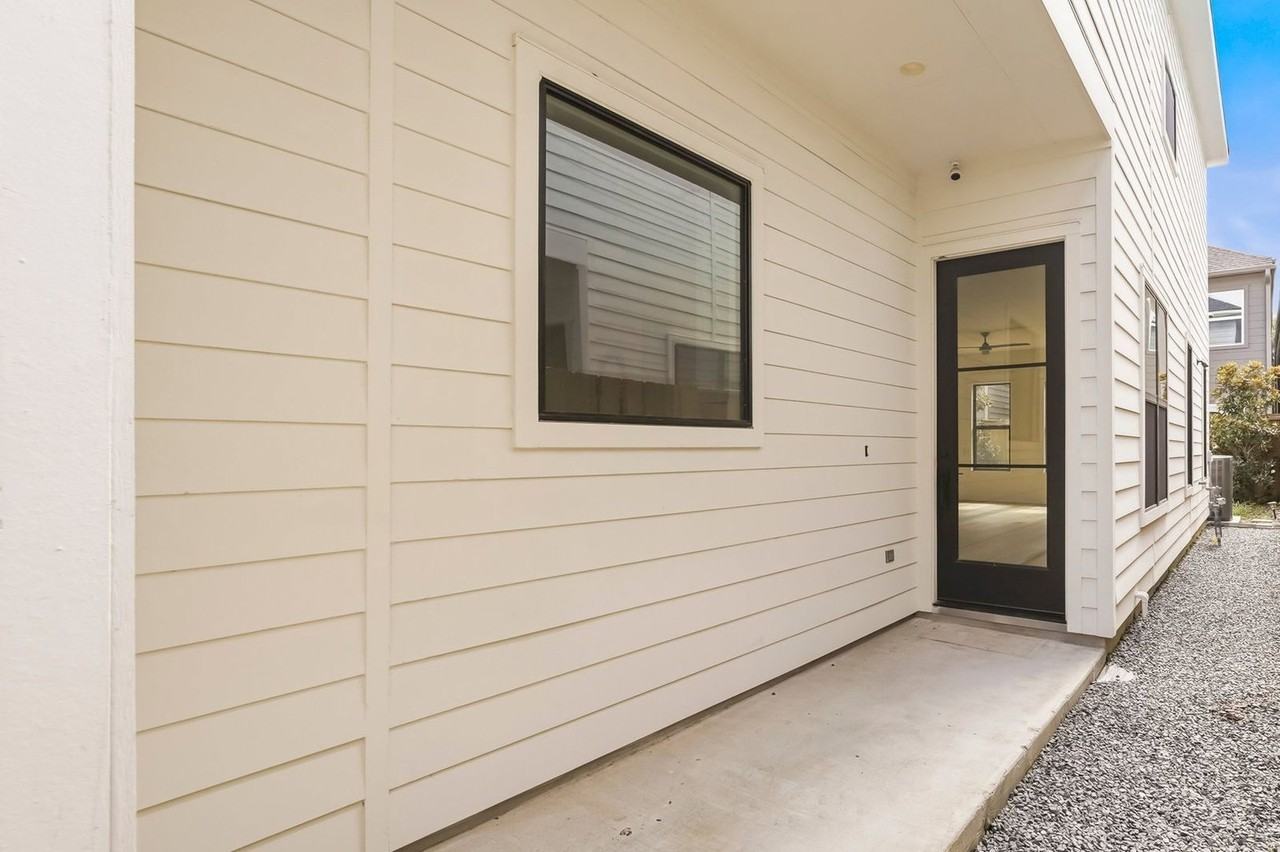 1435 Lawrence St - Photo 3 of 27