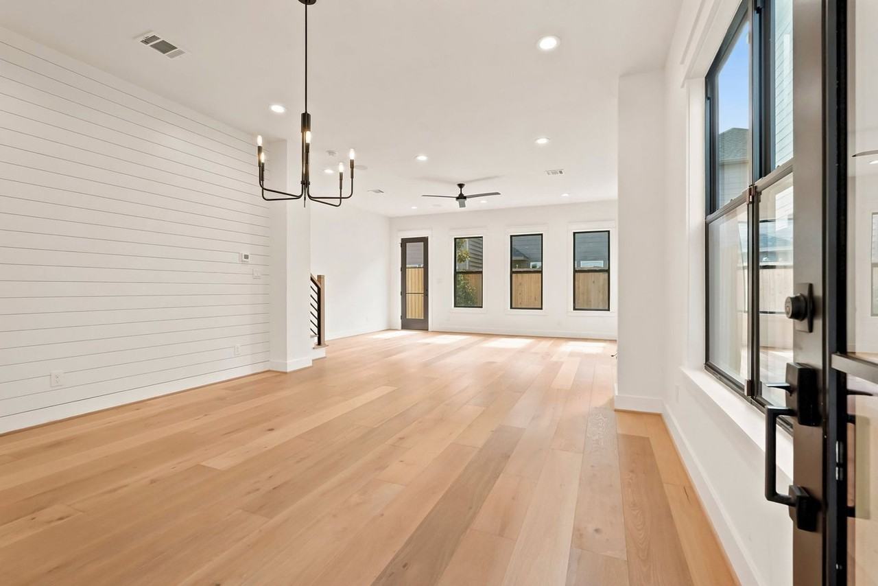 1435 Lawrence St - Photo 4 of 27