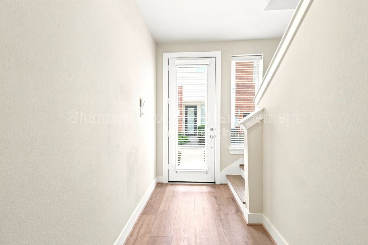 2974 Alice St - Photo 5 of 33