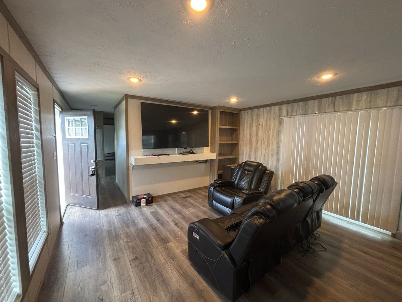 8907 Deerwood Dr - Photo 2 of 21