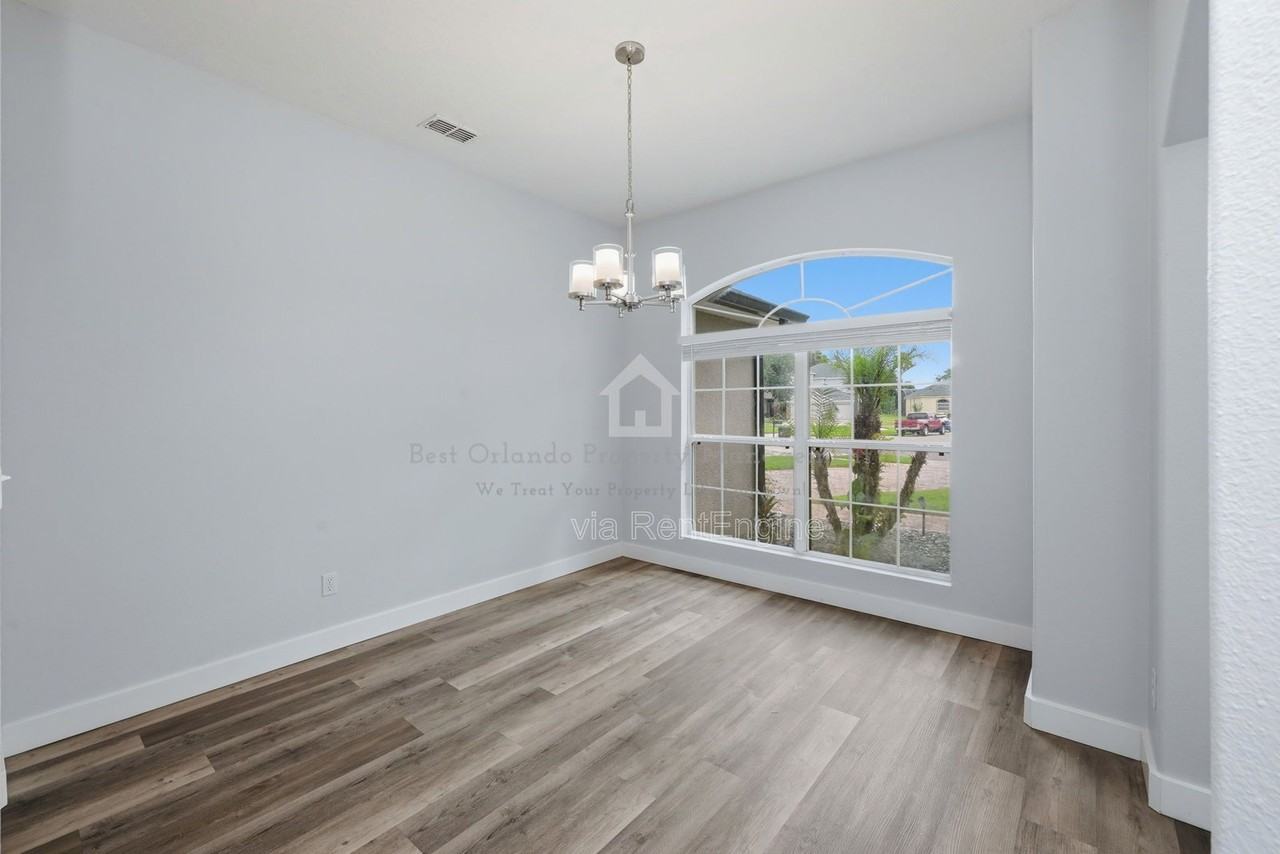 15601 Grays Harbor Way - Photo 7 of 50