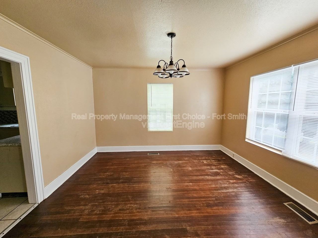 1008 S 23rd St - Photo 3 of 22
