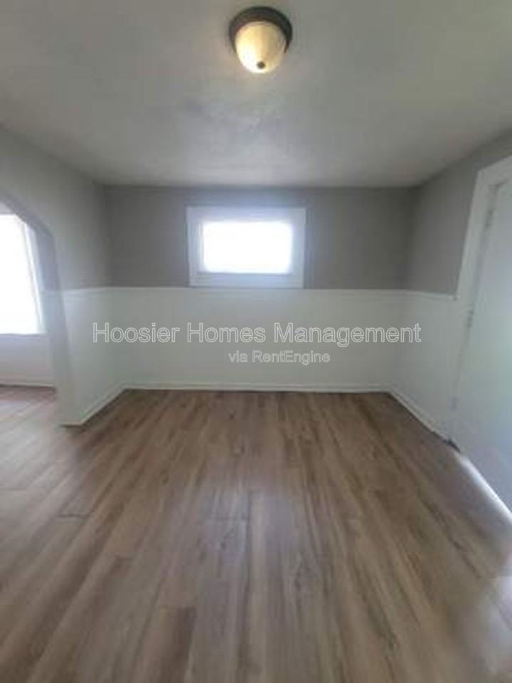 1451 W 34th St - Photo 5 of 16