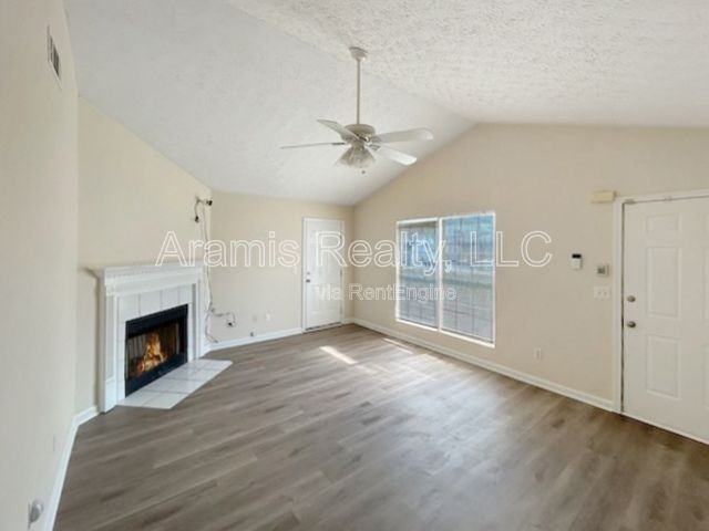 263 Marsh Glen Dr - Photo 2 of 15