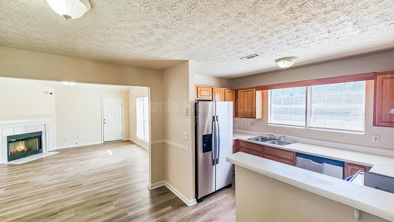 263 Marsh Glen Dr - Photo 3 of 15