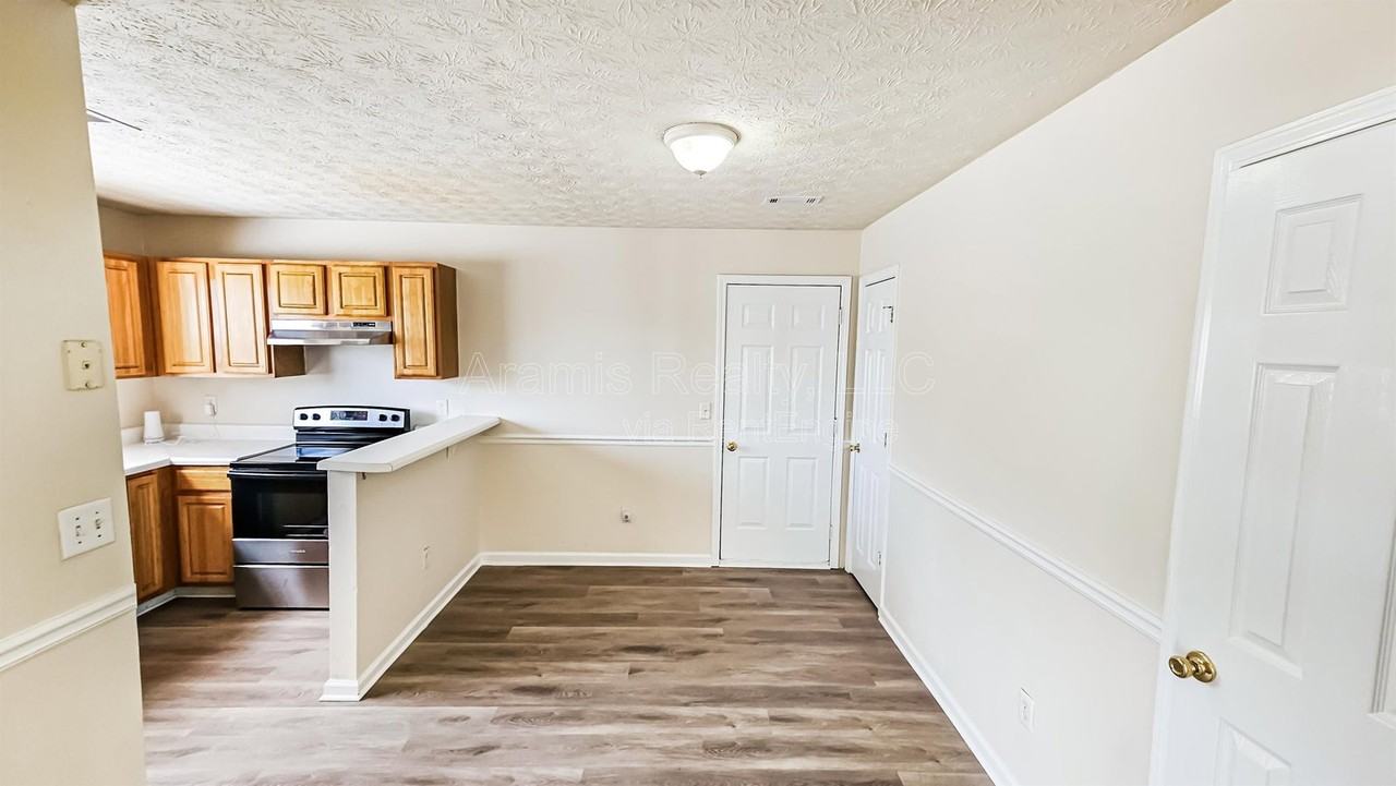 263 Marsh Glen Dr - Photo 4 of 15