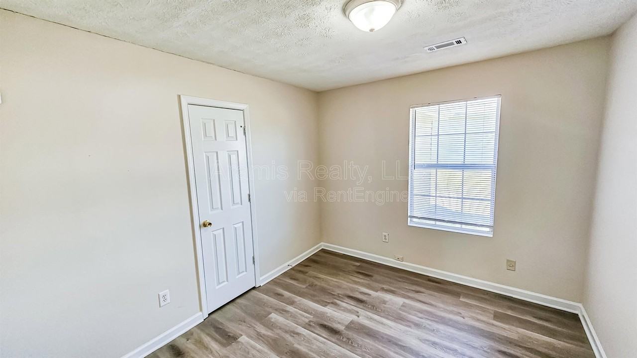 263 Marsh Glen Dr - Photo 5 of 15