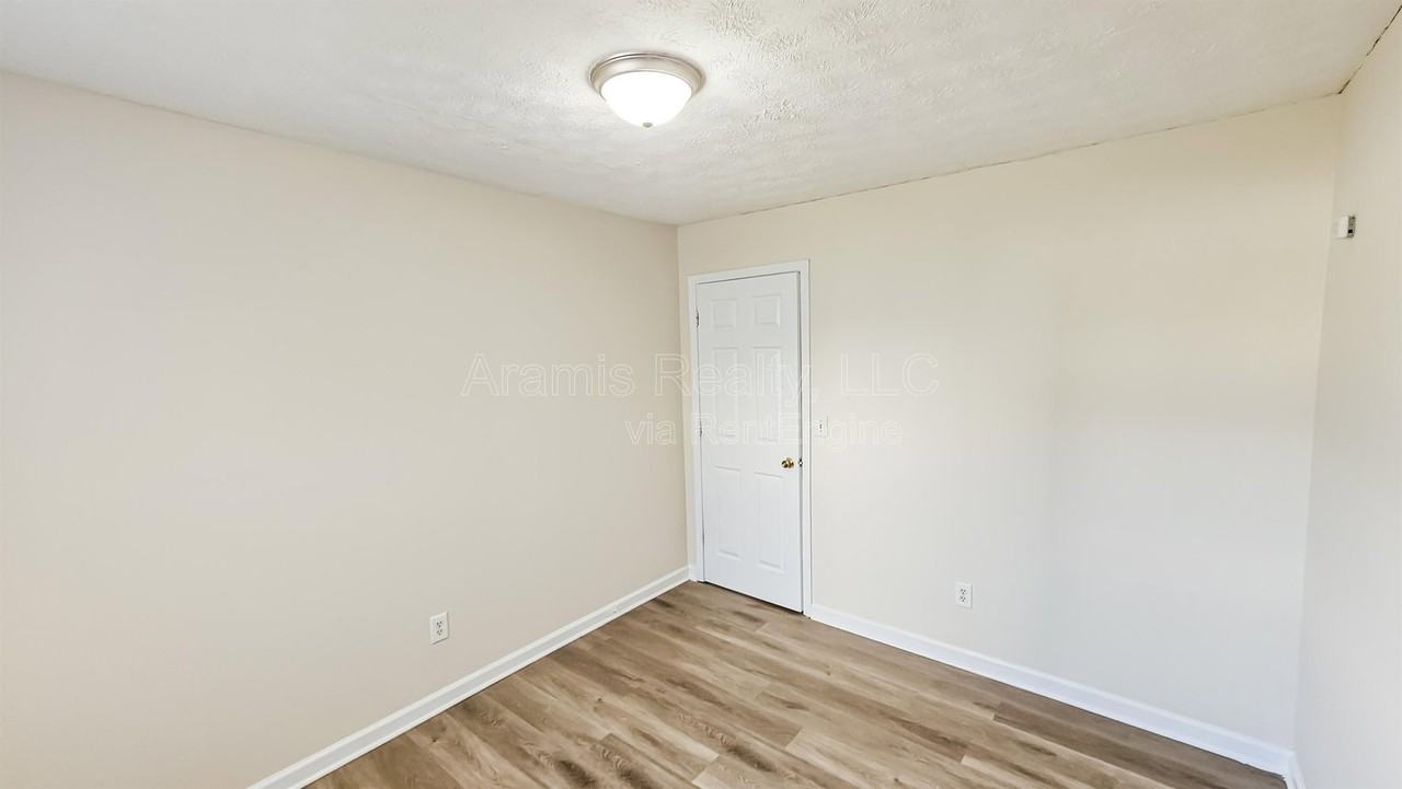 263 Marsh Glen Dr - Photo 6 of 15