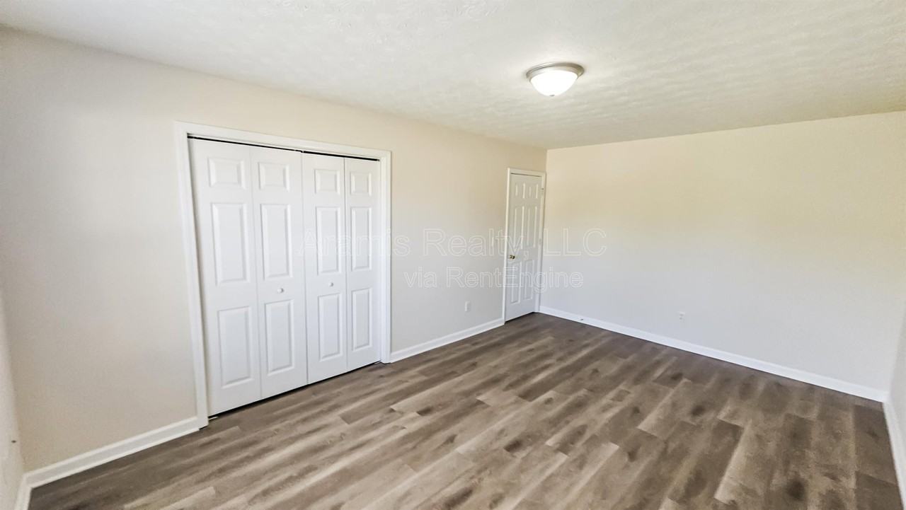 263 Marsh Glen Dr - Photo 7 of 15