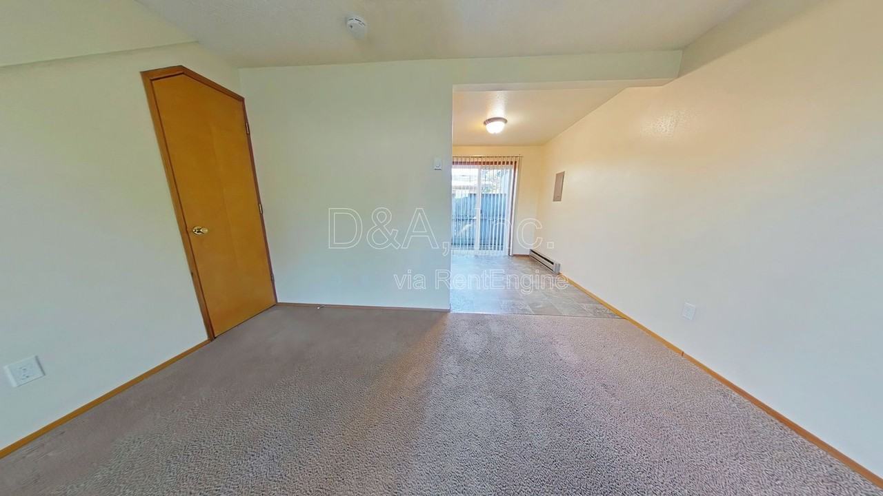 1031 Nw 26th St - Photo 3 of 13
