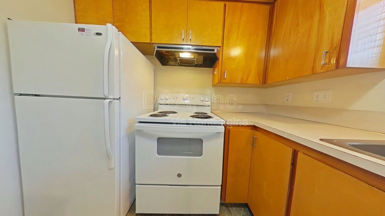1031 Nw 26th St - Photo 5 of 13