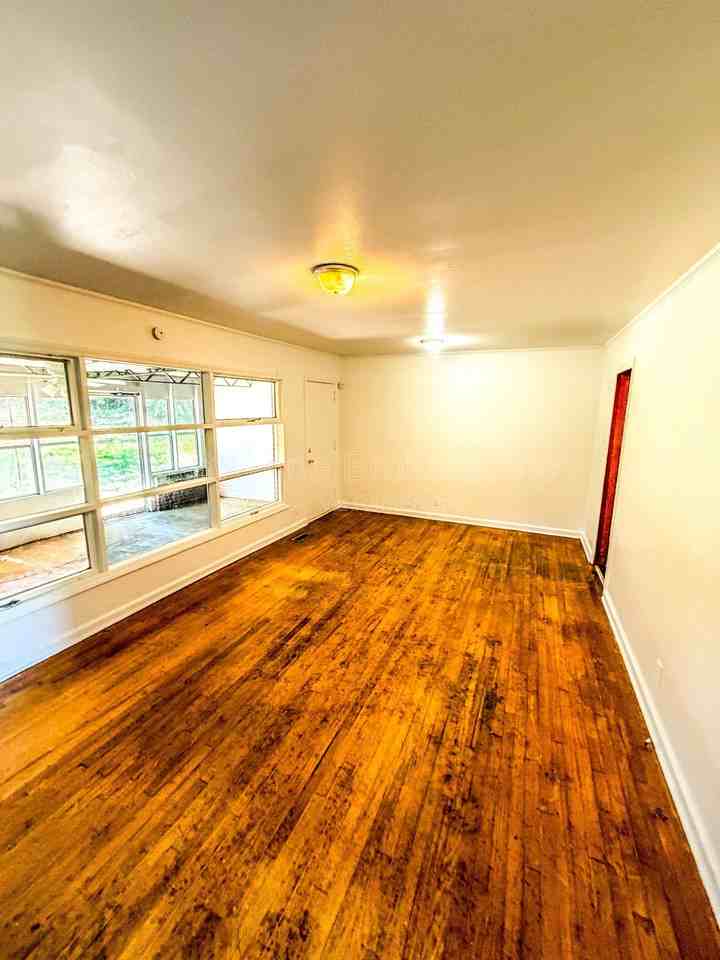 2063 Fairway Dr - Photo 2 of 8