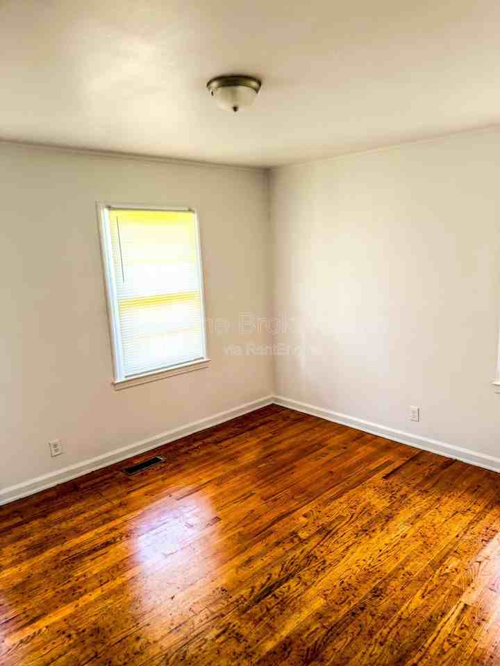 2063 Fairway Dr - Photo 4 of 8