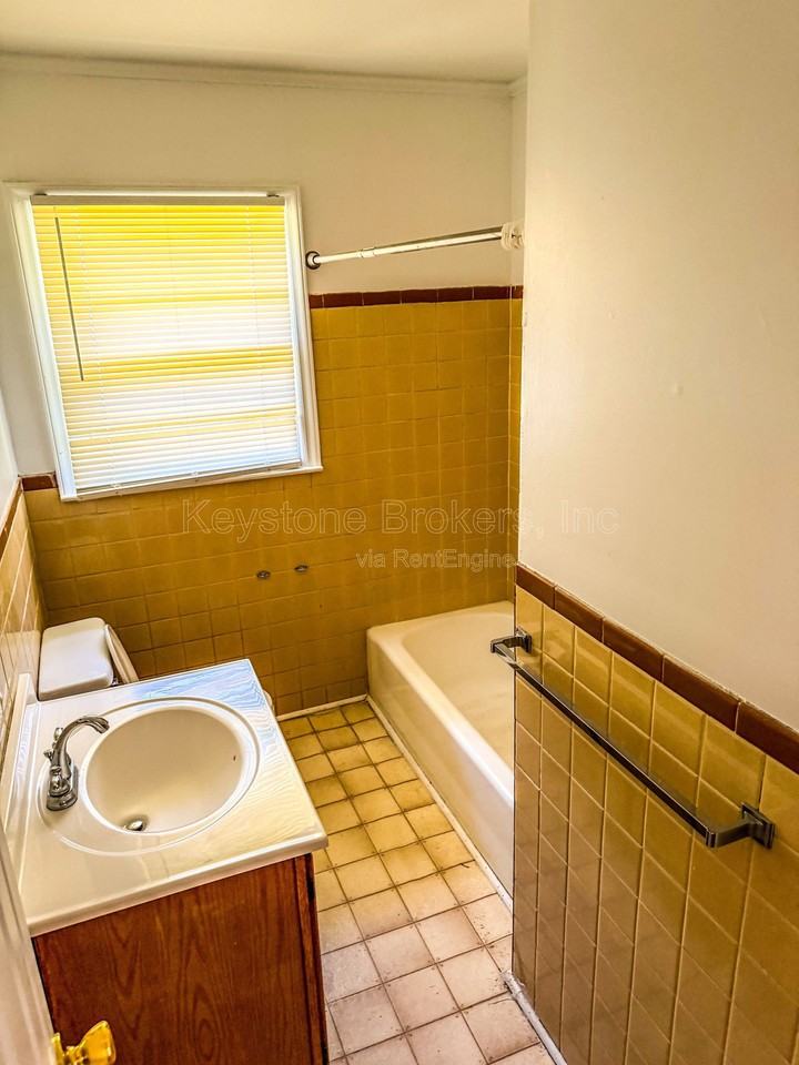 2063 Fairway Dr - Photo 6 of 8