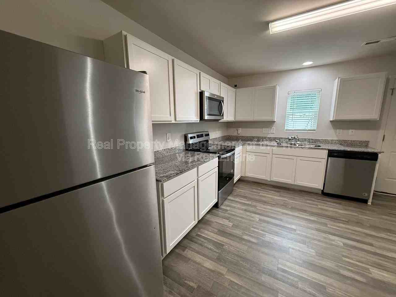 3811 Bellingham Ct - Photo 4 of 19