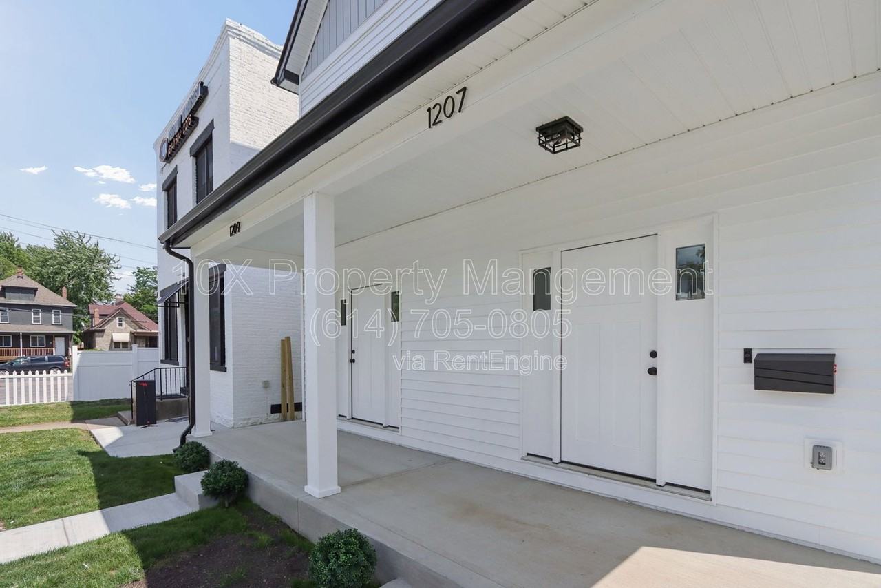 1209 E Whittier St #1209E - Photo 2 of 29