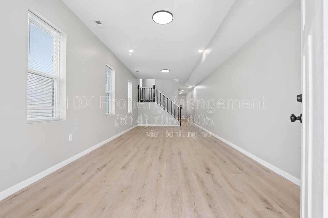 1209 E Whittier St #1209E - Photo 3 of 29