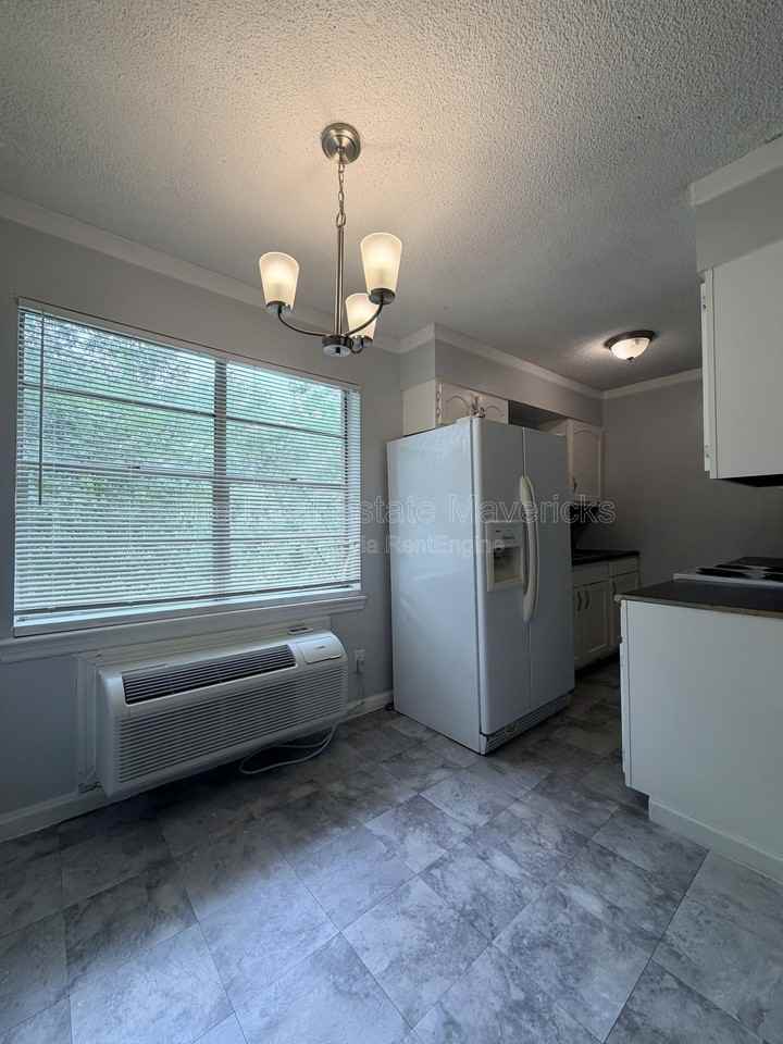 925 Shallowford Rd #1 - Photo 2 of 11