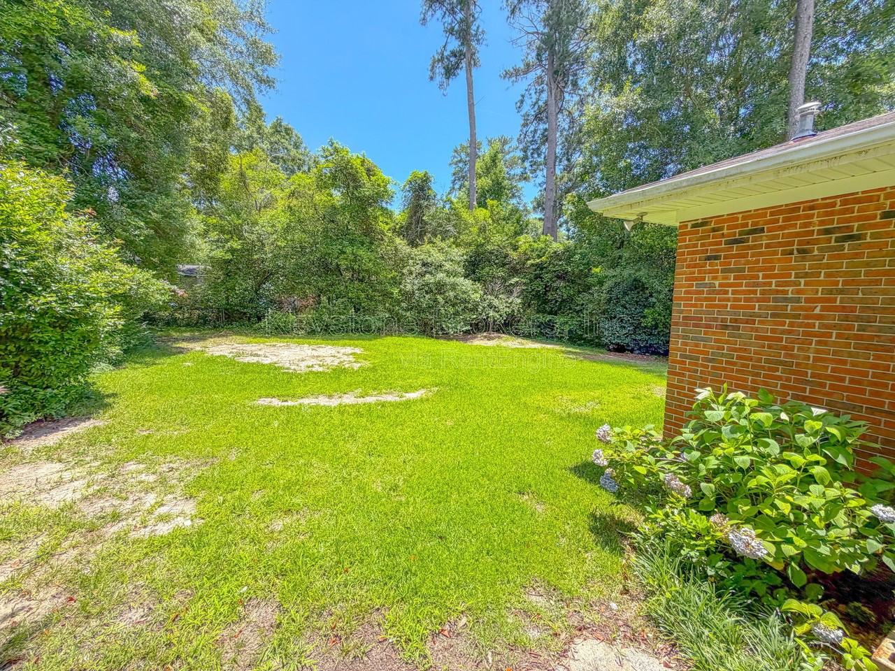 2525 Tredway Dr - Photo 2 of 9