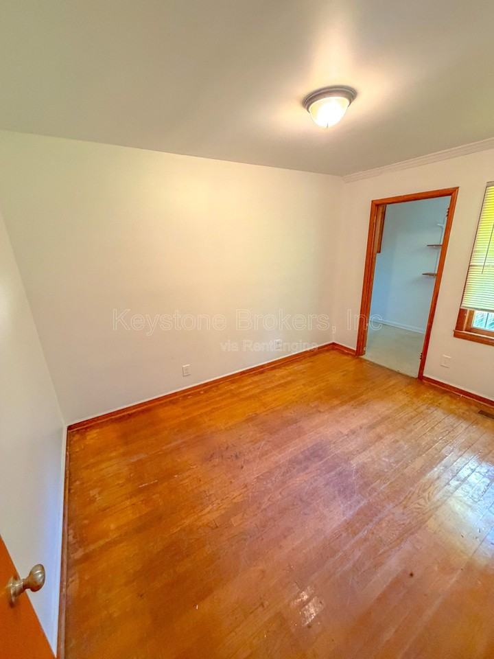 2525 Tredway Dr - Photo 7 of 9