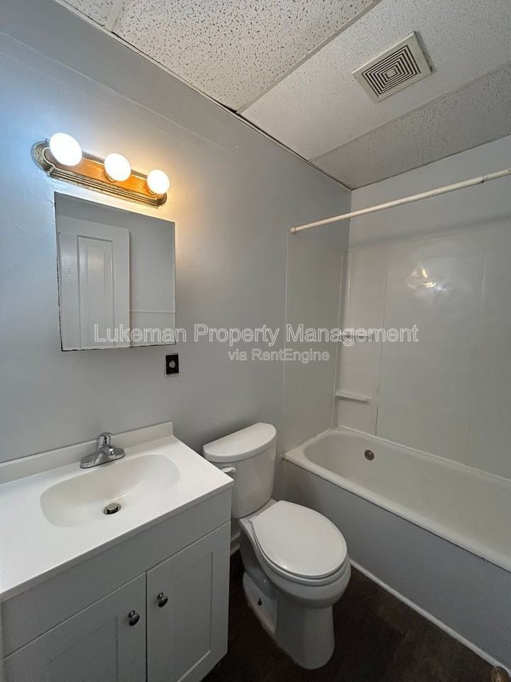 609 Pearl St #1 - Photo 6 of 8