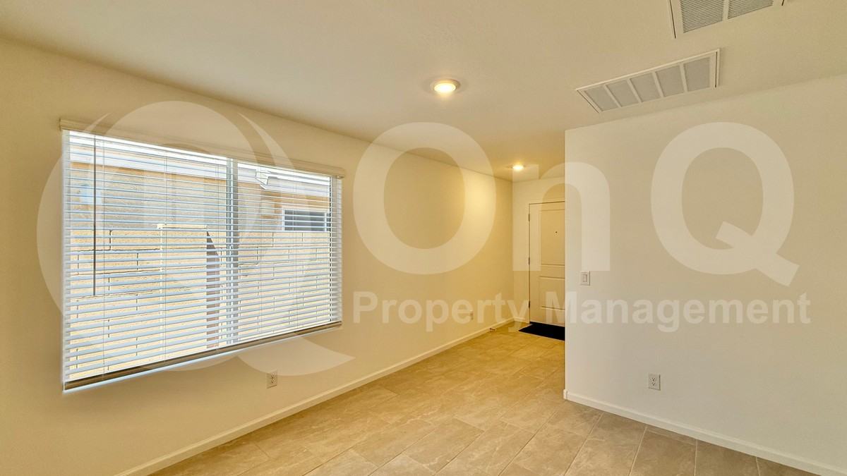 17408 N Del Mar Ave - Photo 3 of 20