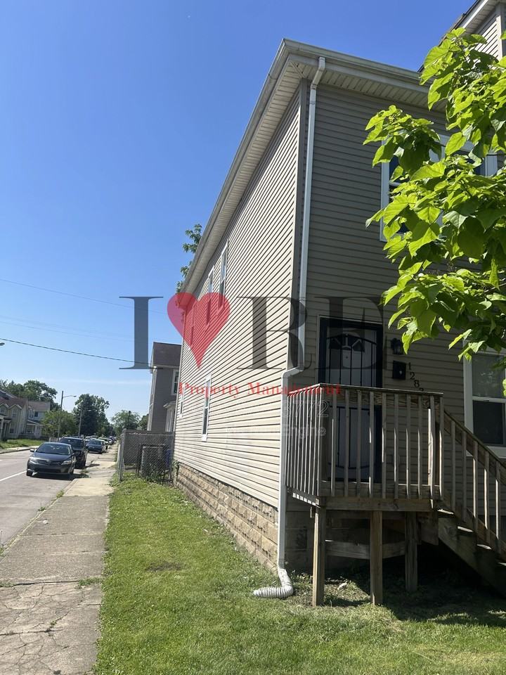 1283 W Broad St - Photo 2 of 23
