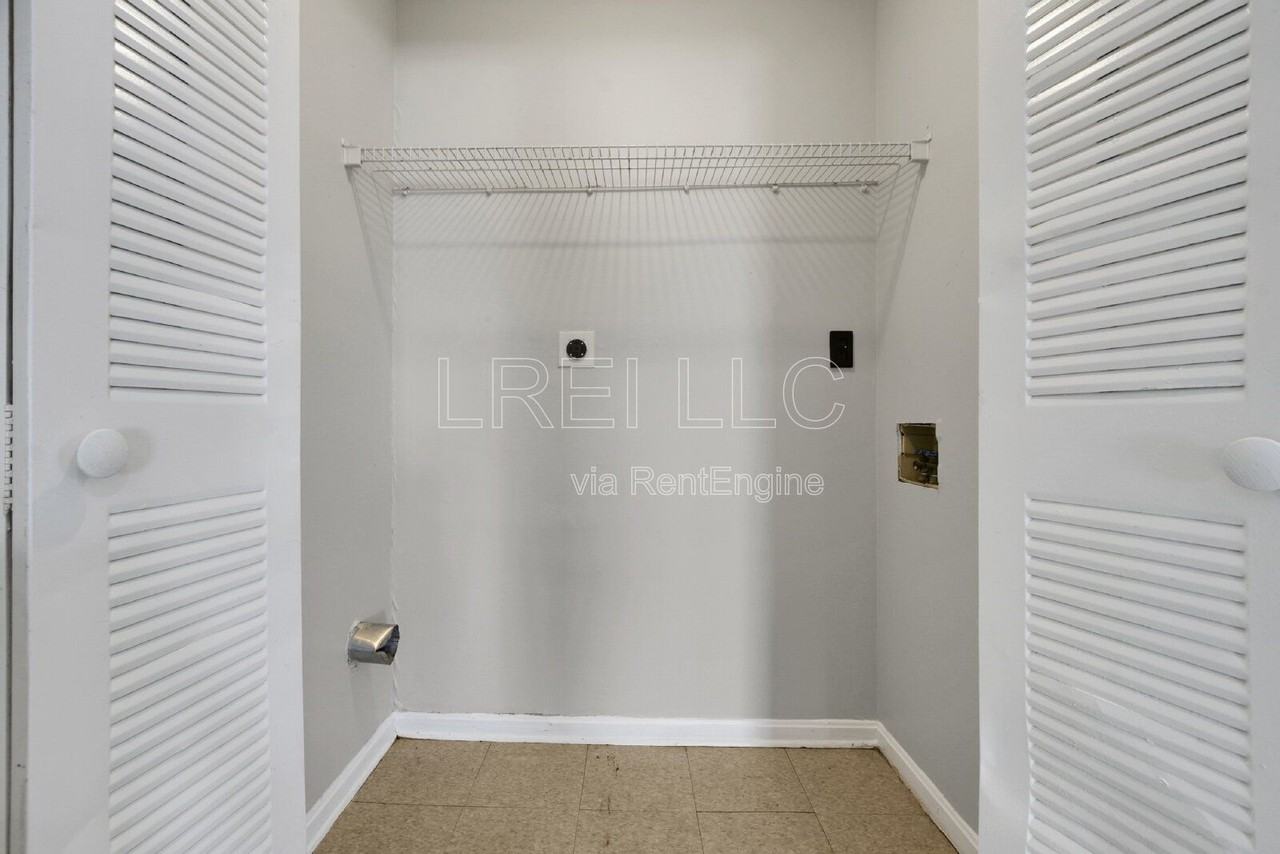 410 N 21st St - Photo 4 of 13