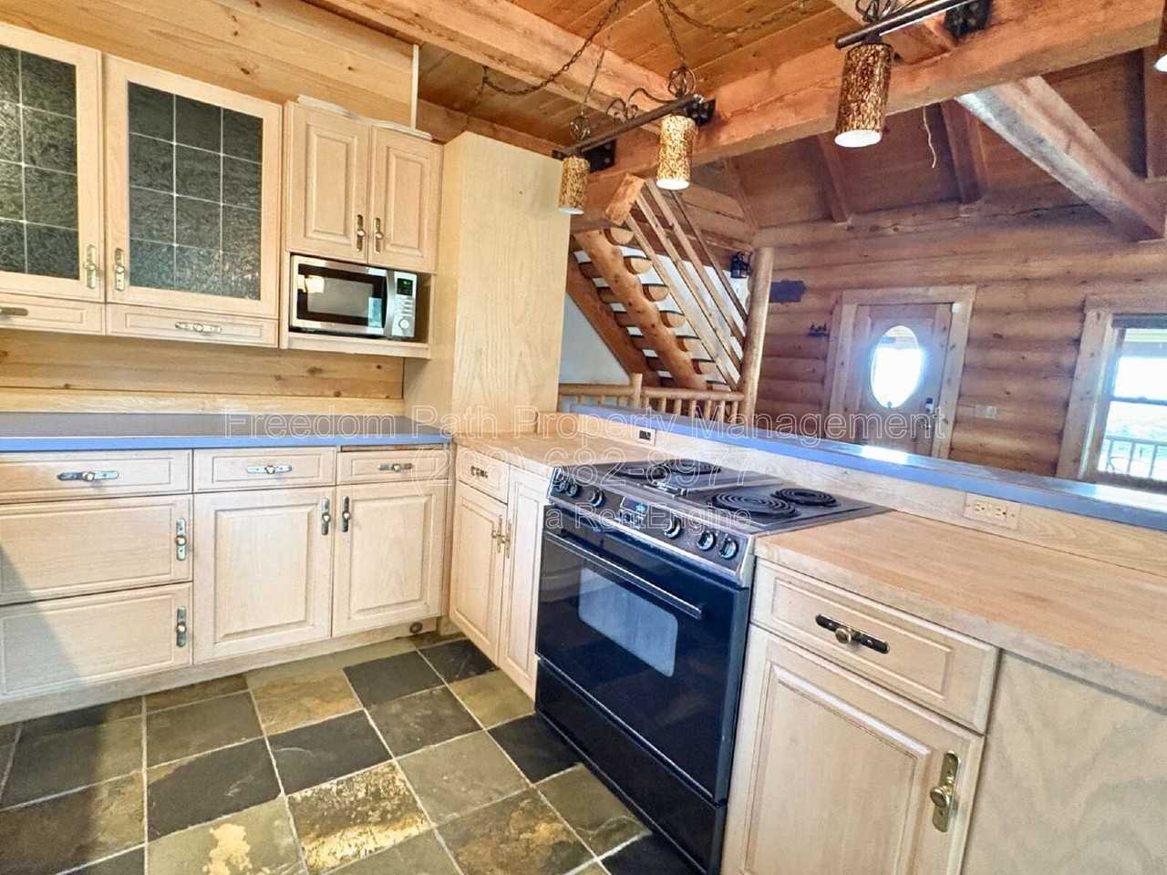 16204 W Riverview Dr - Photo 6 of 36