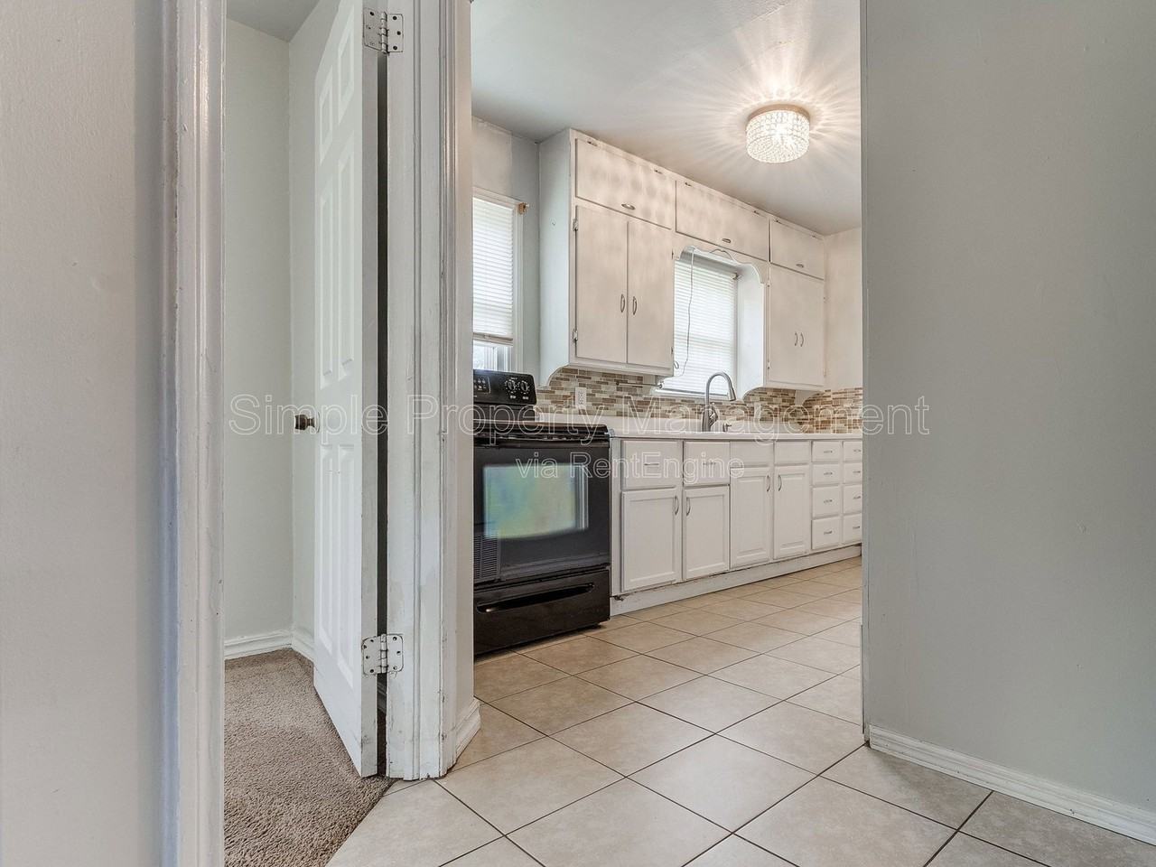 7105 Nw 39th St - Photo 5 of 19