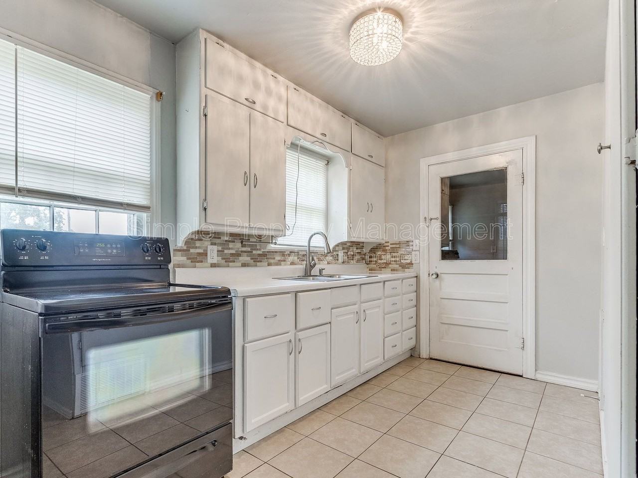 7105 Nw 39th St - Photo 6 of 19