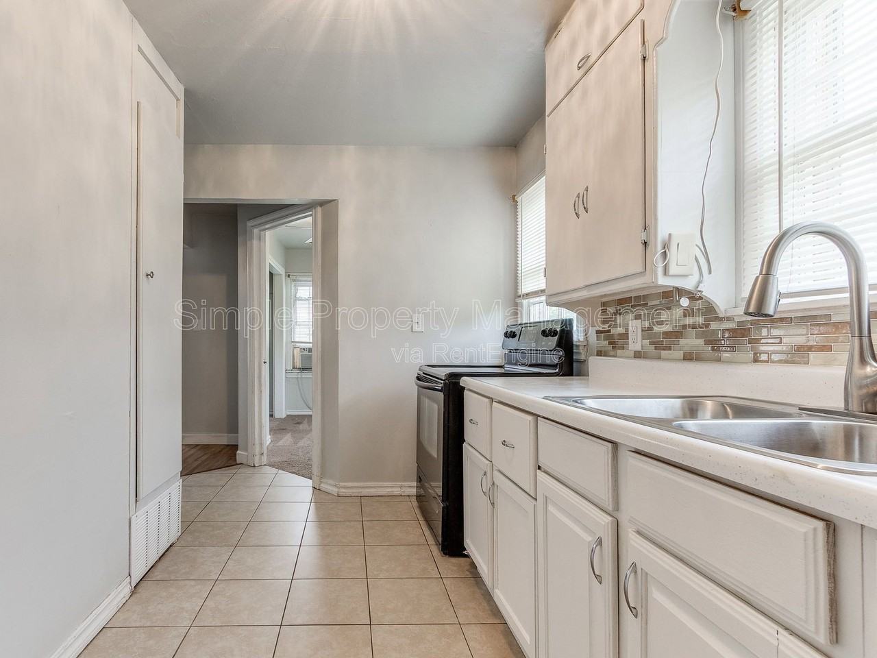 7105 Nw 39th St - Photo 7 of 19