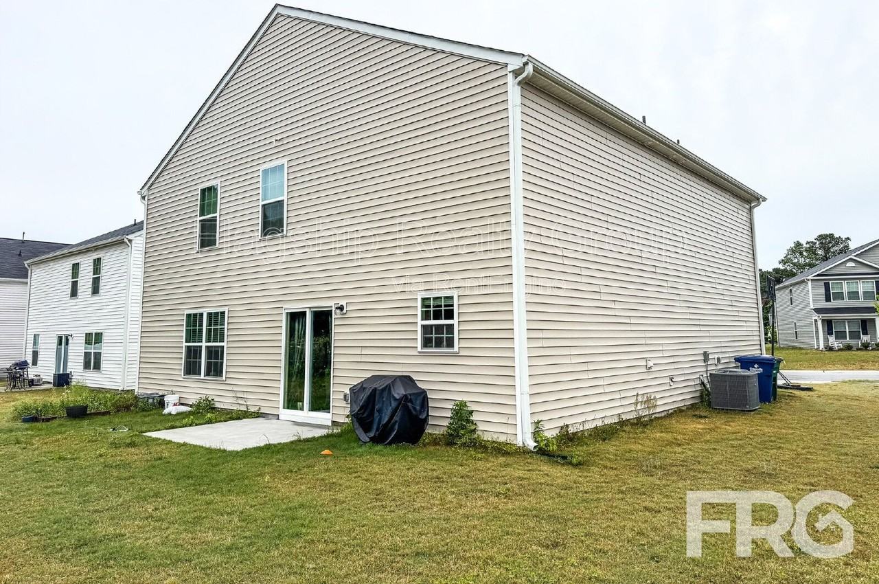 1028 Riverstone Dr - Photo 3 of 34