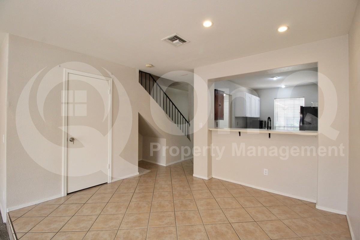 1961 N Hartford St #1049 - Photo 3 of 26