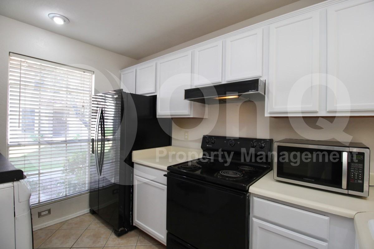 1961 N Hartford St #1049 - Photo 4 of 26