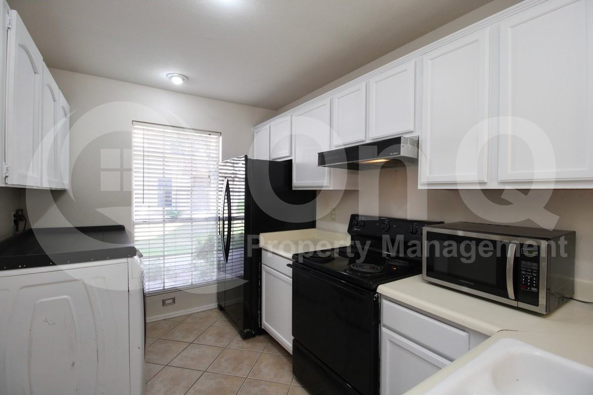 1961 N Hartford St #1049 - Photo 5 of 26