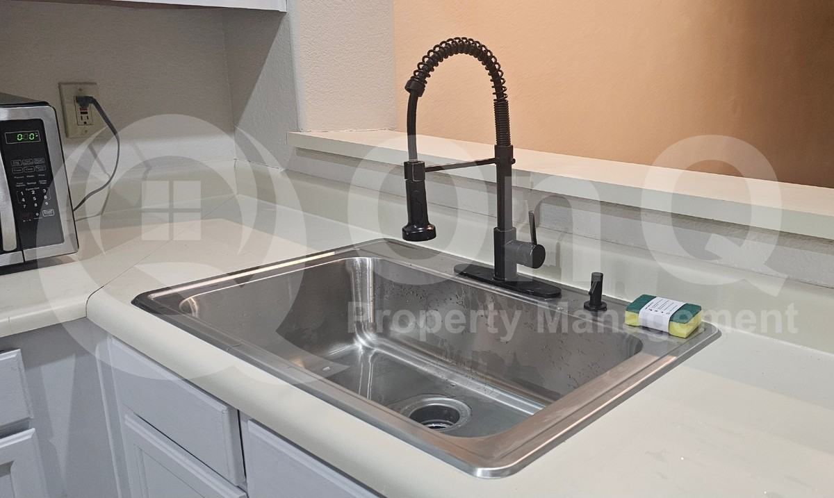 1961 N Hartford St #1049 - Photo 6 of 26