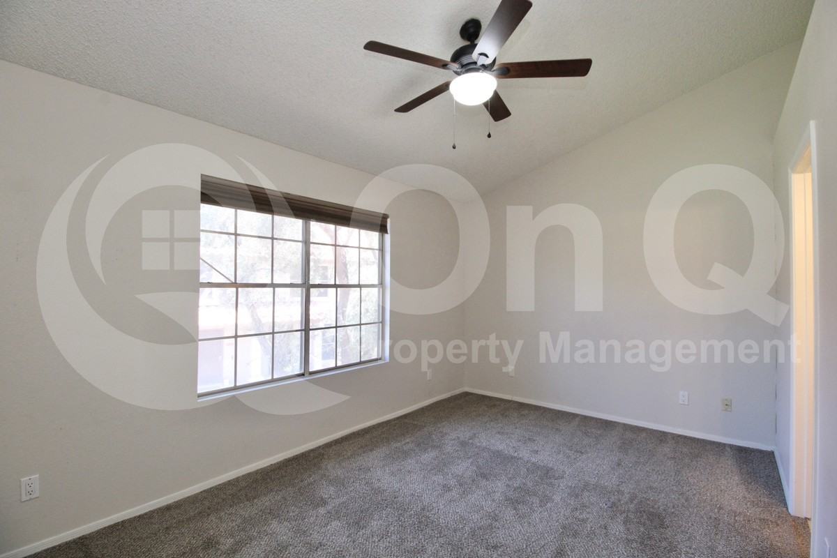 1961 N Hartford St #1049 - Photo 7 of 26