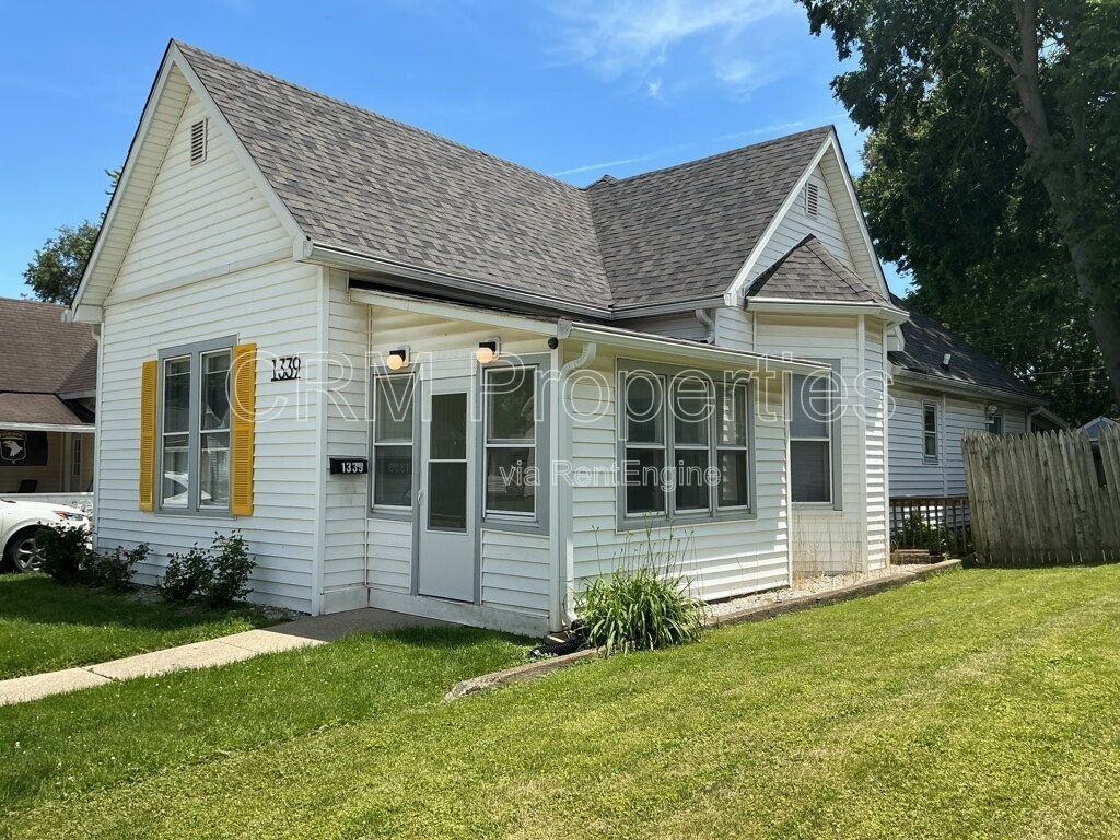 1339 Division St - Photo 3 of 32