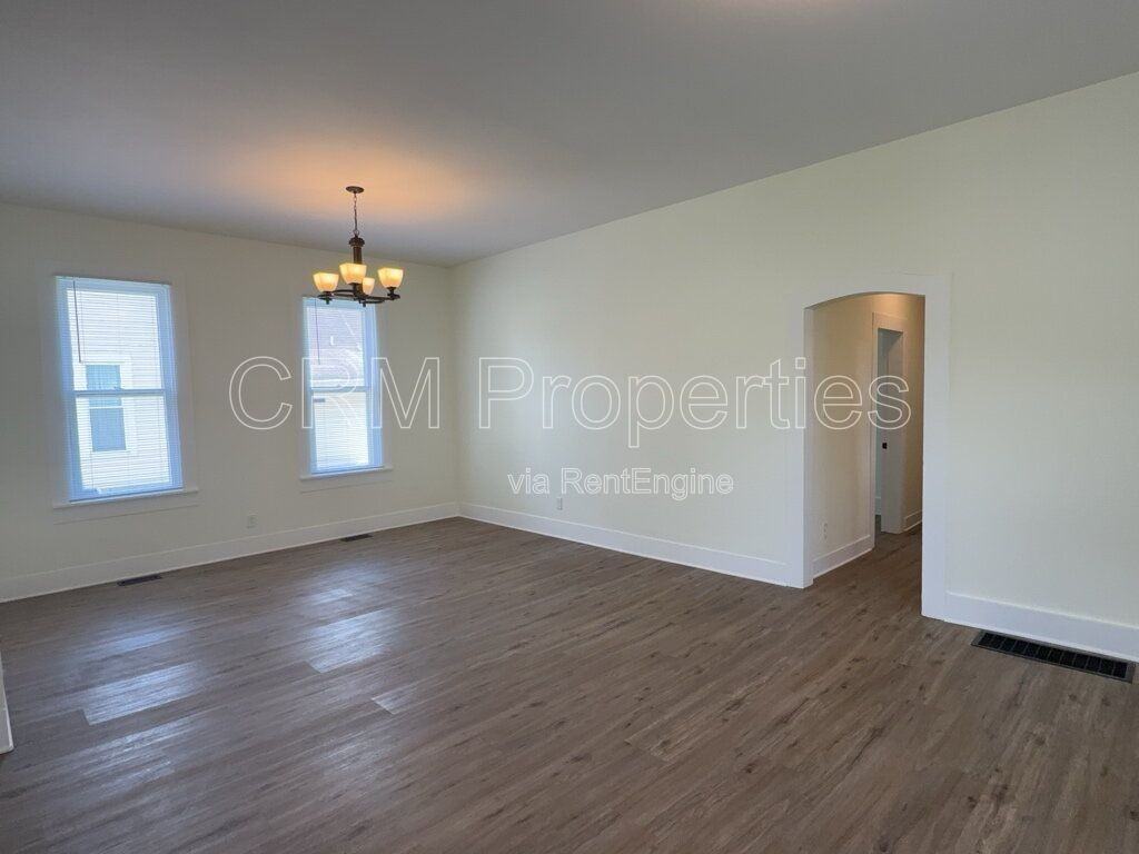 1339 Division St - Photo 6 of 32