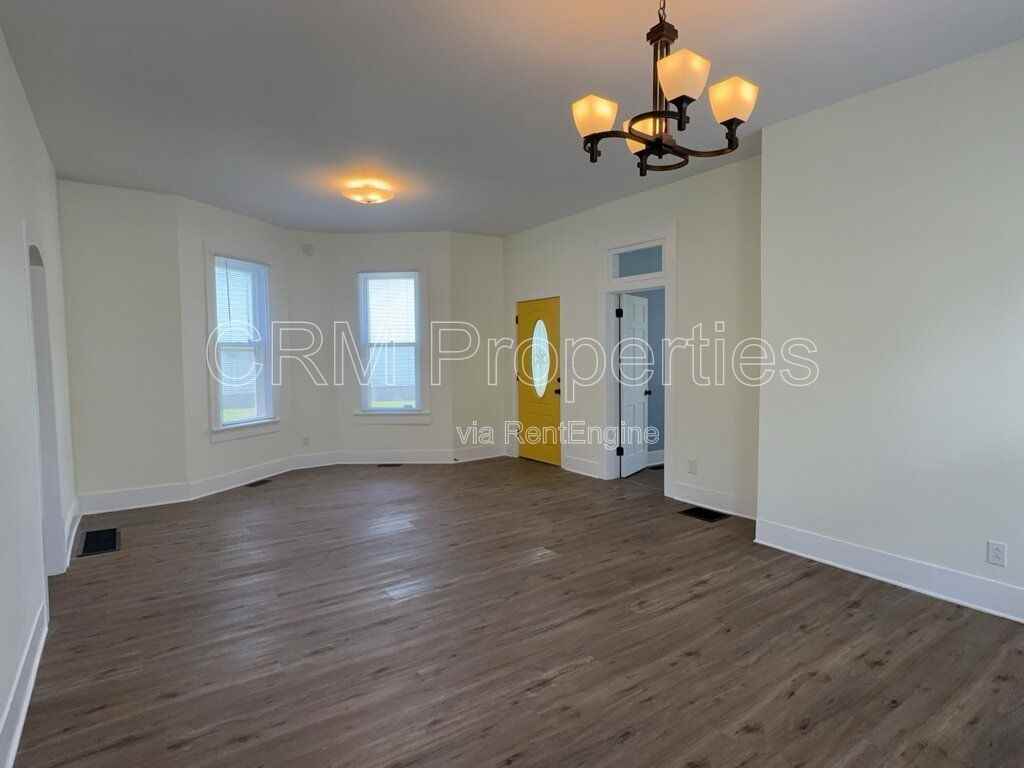 1339 Division St - Photo 7 of 32