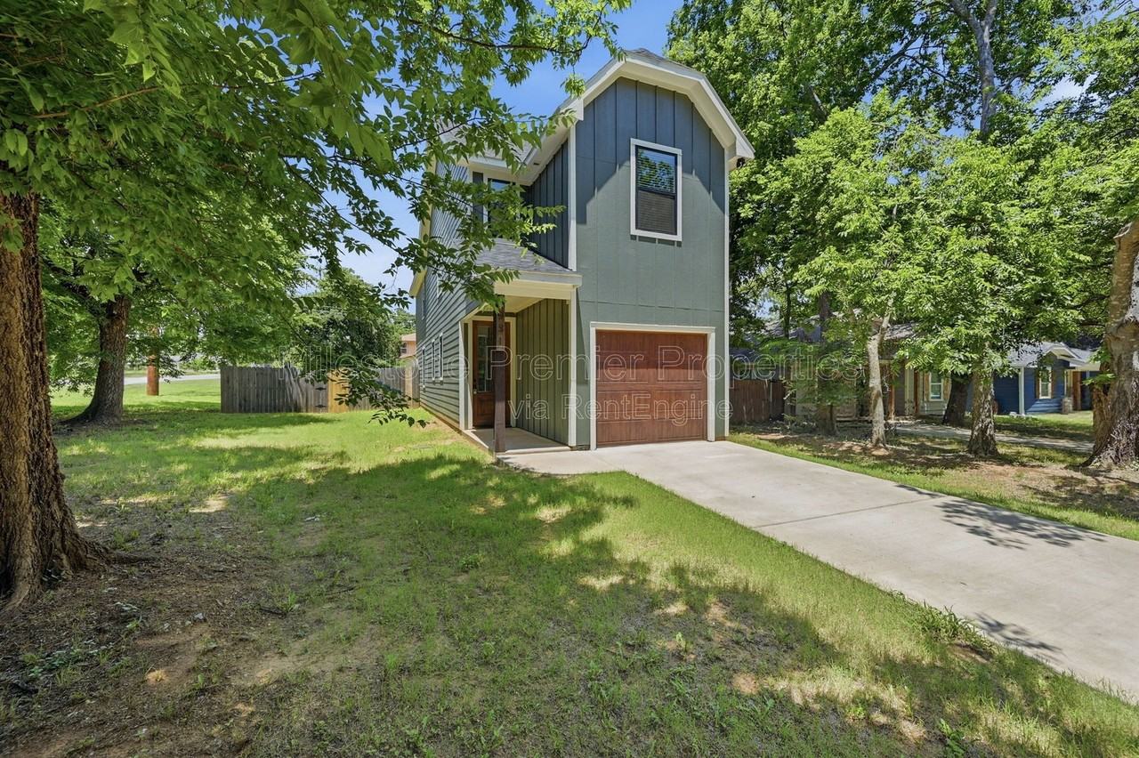 931 W Collins St - Photo 2 of 27