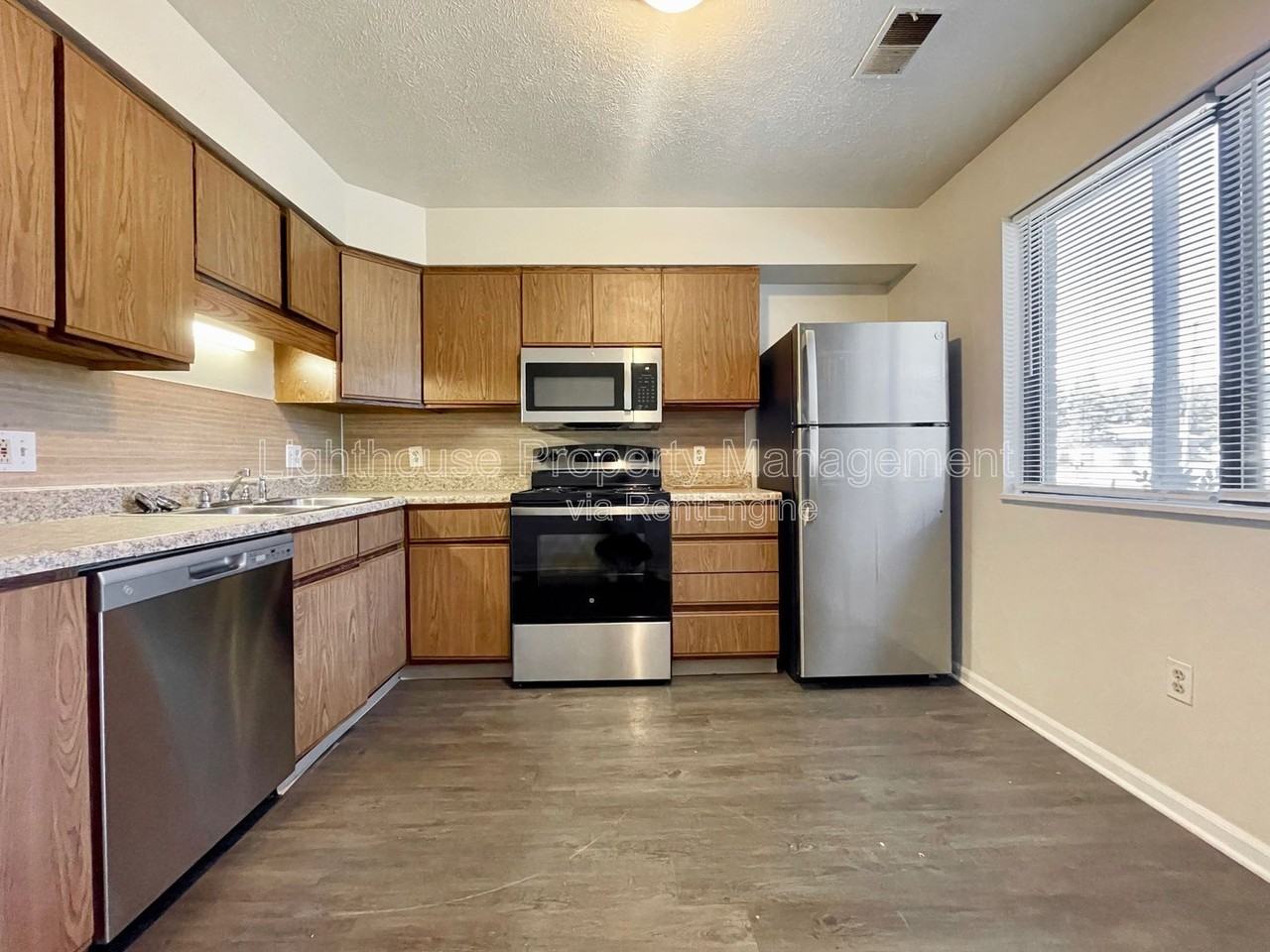 2972 Vineland Ave Se - Photo 6 of 24