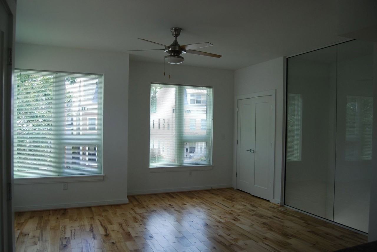 1109 Porter St - Photo 4 of 31