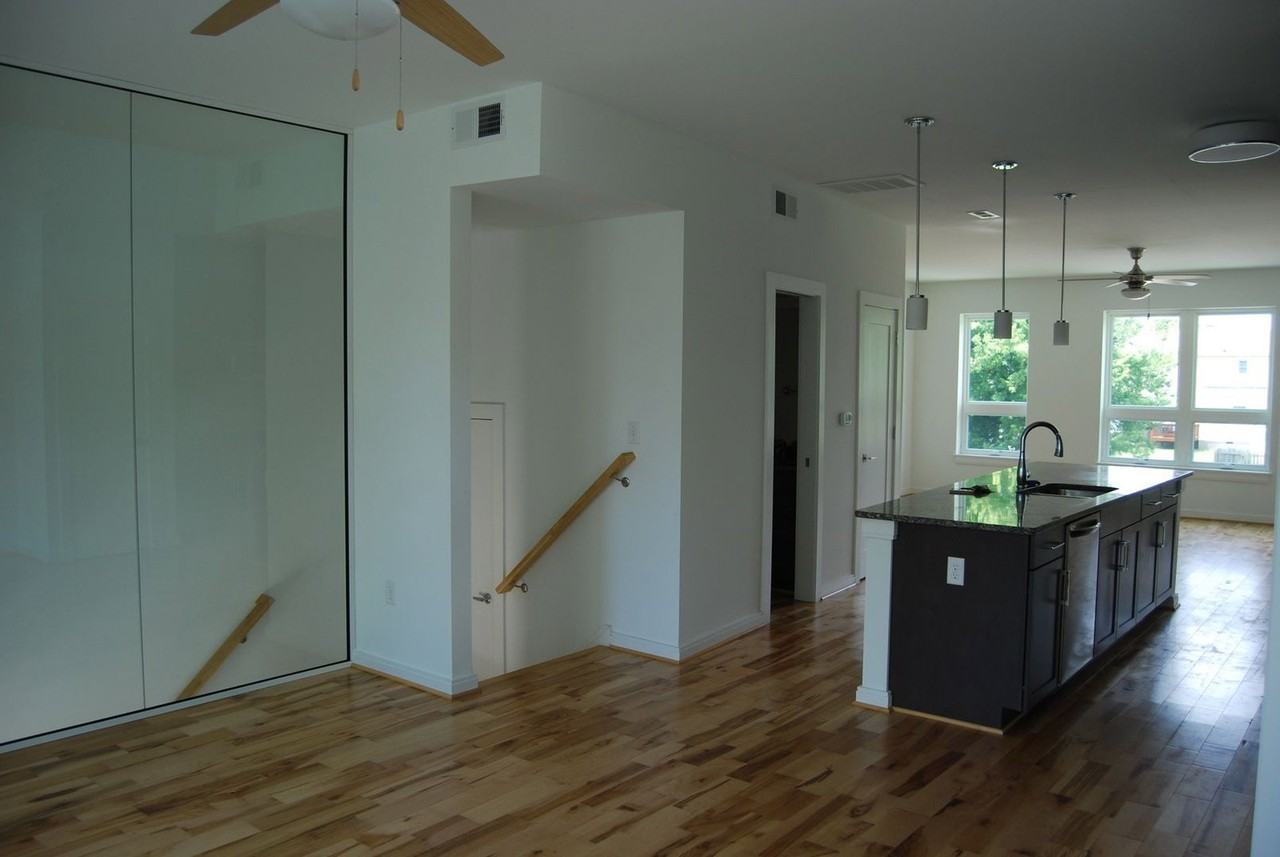 1109 Porter St - Photo 5 of 31