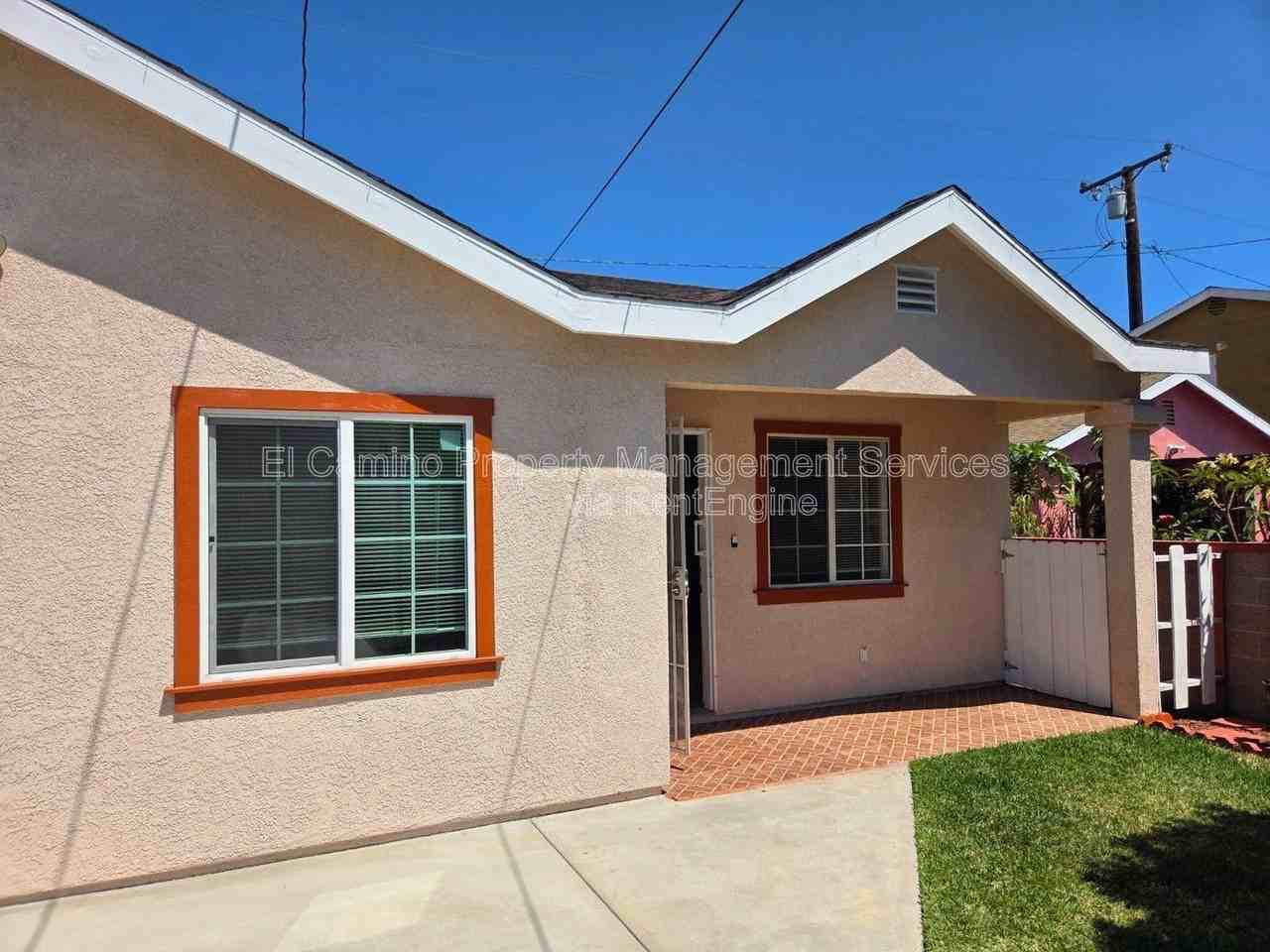 8446 California Ave #B - Photo 3 of 24